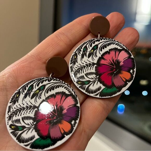 Bohemian Style Handmade Acrylic Tropical Flower Round Earrings - Picture 10 of 13